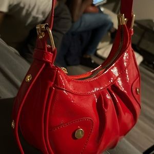 hey , i’m selling a red luxury purse. i also have more things.
